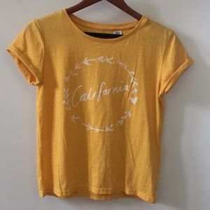 Super cute Levi’s “California” graphic top.